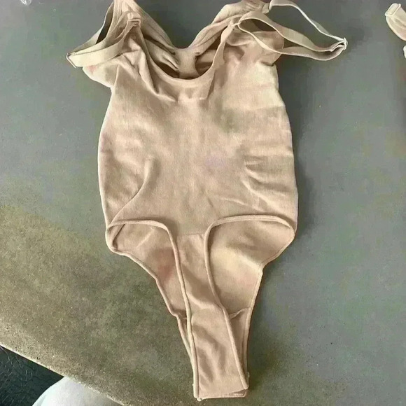 SKIMS Adjustable Straps Seamless Sculpt Compression Thong Bodysuit Set Size S-M - Picture 5 of 6